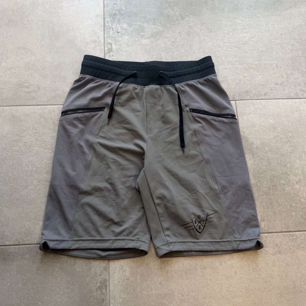 Savage Tacticians Mens Gray Training Athletic Shorts Zipper Pockets Medium